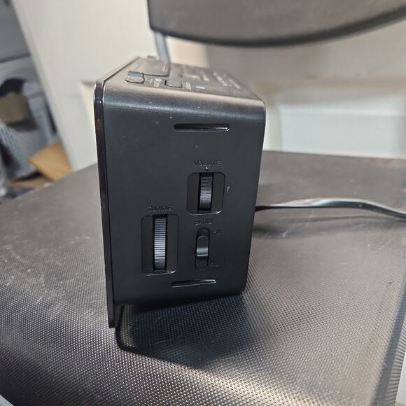 Sony Dream Machine ICF-C414 AM/FM Clock Radio – Large Green LED Display, Dual Al - Picture 2 of 5